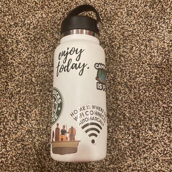 Slightly dented hydro flask - Picture 3 of 6